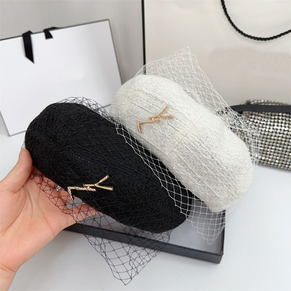 Cartas de lujo Diseñador Boina Gorras Sombreros para mujer Moda de invierno Sombrero de calle Negro Blanco Cúpula clásica Boina de malla al aire libre Gorra de lana ajustada