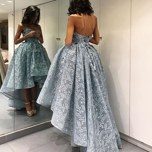 Luxe lichtblauw volledige kant avondjurken strapless applique hoge lage prom jurken backless moeder van bruid jassen