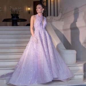 Robe de bal de luxe lilas, col licou, en dentelle perlée, ligne A, paillettes, sans manches, sur mesure