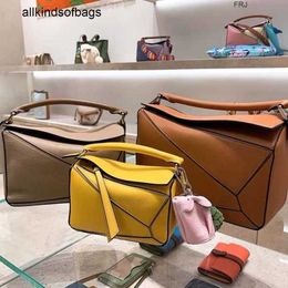 Luxe Loewwes-tassen puzzels 2024 nieuwe mode-geometrietas Mini Lingge echt leer Dames één schouder Crossbody-kussen Artsen hebben Frj