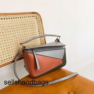 Bolso de lujo Loewwes Popular costura a cuadros portátil pequeño para mujer casual y de moda pequeño cuadrado 2024 hombro de verano Zc