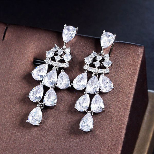 Boucles d'oreilles de mariée en diamant blanc avec breloque longue de luxe pour robe de mariée Accessoire Designer Boucle d'oreille pour femme AAA Cubic Zirconia Womens Bijoux de fiançailles