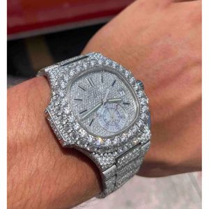 Luxe die er volledig uitziet, bekijk Iced Iced For Men Woman Top vakmanschap uniek en dure Mosang Diamond 1 1 5a horloges voor hiphop industrieel luxueuze 3711