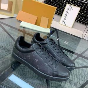 Luxe Luxembourg Baskets Rivoli Chaussure Casual Chaussures Noir Blanc Bicolore Chaussures En Cuir De Veau Semelle Extérieure En Caoutchouc Hommes Designers Baskets 04