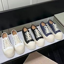 Luxe sneaker Mary Jane schoen designer dames kalfsleer denim galajurk vrijetijdsschoenen lente vetersluiting damesplatform platte hakken trainer outdoor rode schoen