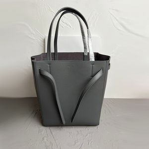 Luxury medium Tote Tas Medium Designer Tas Hoge kwaliteit in zacht korrelige kalfsleer handtas met lederen handgrepen en riemen om aan te spannen