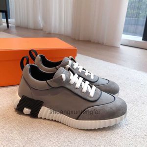 Hommes de luxe rebondissant Sneaker confort décontracté marche hommes Sports blanc noir cuir Sport souffle léger Skateboard coureur tissus formateur chaussures de randonnée