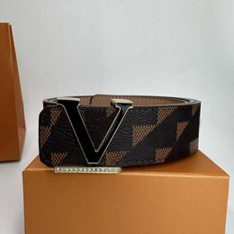 Luxe mannen Designer Belt Classic Vintage Diamond-ingelegde vrouwelijke lederen riemen Breedte 4 cm Letter Buckle Business Casual Belt Gift Box Set