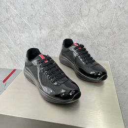 Zapatos informales para hombres de lujo Moda de cuero de tela neta cómoda zapatillas versátiles versátiles