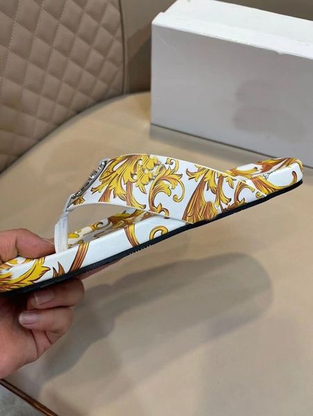 Vente directe de haute qualité pantoufles pour hommes mode coloré impression 3D conception de pied de clip à chevrons intérieur et extérieur confortable fond plat grande taille 39-46