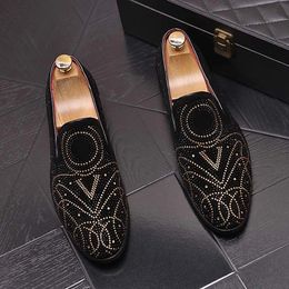 Designer masculin de luxe Gommino Man Fashion Casual Shoes Casuals Diamants Broide Charm Robe de mariée Footwear Footwear Taille 38-43