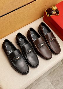 Chaussures en cuir haut de gamme pour hommes de luxe. Sélectionné la première boucle en cuir de veau importée en cuir +
