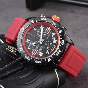 Luxury Men's Watchs Designer Sports Watch Military Chronographs Watchs Men Men Fashion Rubber Strap Wrists Montre à quartz Watch imperméable