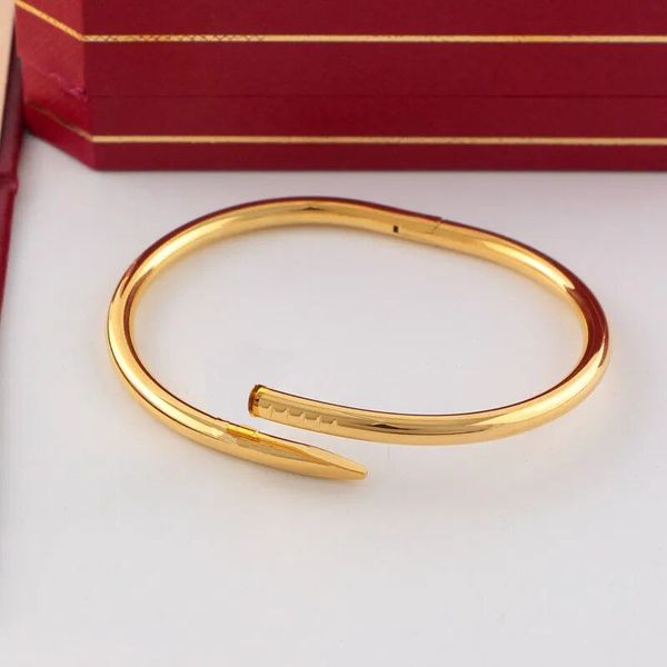 Braclets de lujo para hombre Pulsera clásica de uñas Joyas de oro Mujer Brazalete 18K oro rosa diamante plata Brazalete de moda joyería boda regalo de cumpleaños al por mayor