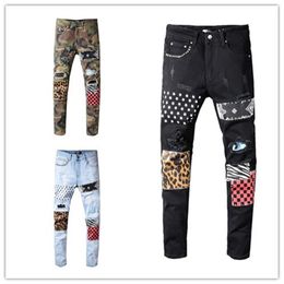 Luxe heren designer jeans camouflage gescheurde skinny jeans broek luipaard patchwork designer broek klinknagel motorfiets jeans Amerikaanse maat 29276H