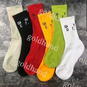 Chaussettes de luxe pour hommes en tricot doux chaussettes en coton confortable concepteur de skateboard sport chaussettes d'été respirantes