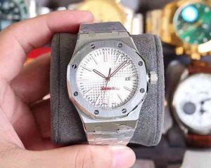 Luxury Mens mécanique Watch 15400 bande de bande en acier automatique
