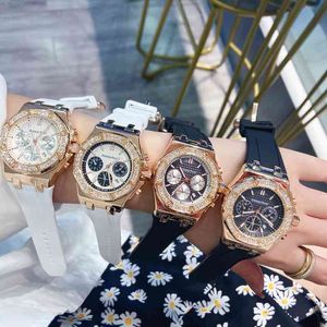 Luxury Mens mécanique montre ES Roya1 0ak Panda Eye Womens Fashion Decorative Trendy Essential Swiss Brand Wristwatch