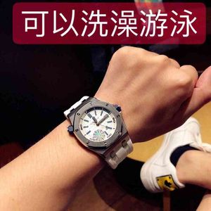 Luxury Mens mécanique montre la belle machinerie de haute qualité 15710 Super Lumineux DeepProofing Swiss Es Brand Wristwatch