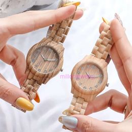 Luxe heren Watch Women Bamboo Fashion Digital Creative Anti Steel Band Dames Sandelhout Quartz