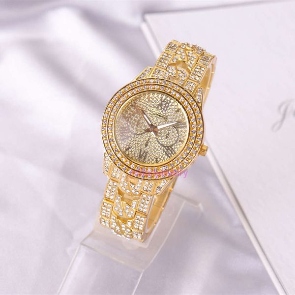 Luxury Mens Watch Women Geneva Steel Band Diamond Set Eyes Fashion Fashion Alloy Womens Montres