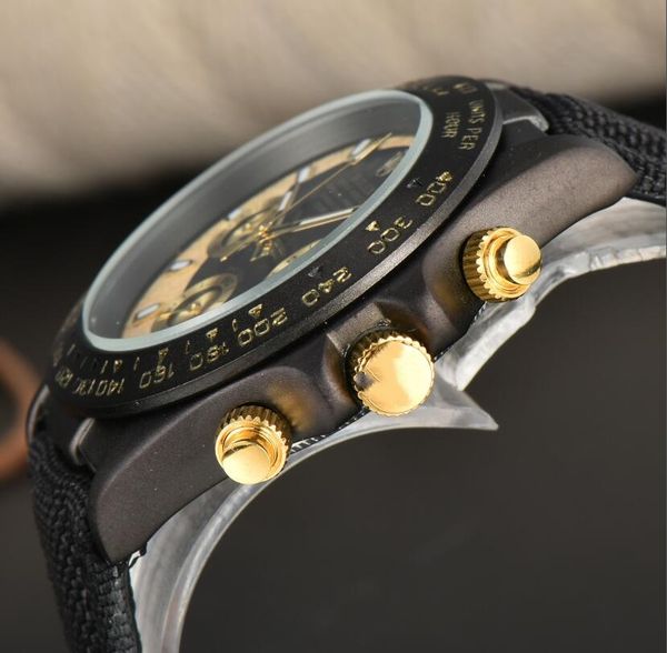 Luxury Mens Watches Classics Automáticos Popular de cuarzo Popular Classics Ceramic Sapphire Pinbout Wutwatches Super Luminous Montre de Luxe Gifts