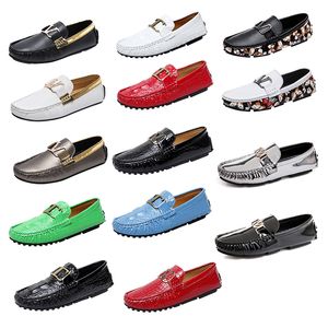 Boucle en métal de luxe en cuir véritable noir blanc chaussures d'affaires Designer hommes femmes Phnom Penh mocassins mocassins conduite chaussure décontracté plat hommes chaussures habillées