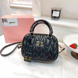 Luxe miui -tas matelasses bowlingbakken mini schoudertas dames hobo handtassen cross body cosmetische tas ontwerper pochette tas geplooide lederen koppeling draagtas tassen