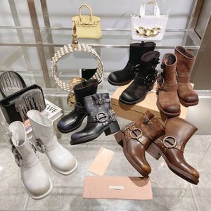 Miui Luxury Botas de diseñador miui arnés cinturón hebilla cuero de vaca motero rodilla tacón grueso cremallera botas de caballero botines con punta cuadrada botas de invierno occidentales para mujer