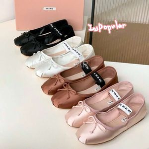 Zapato casual plano de ballet con tacón Miui de lujo para mujer y hombre, vestido mocasín, zapato de diseñador de baile, zapato de lona de cuero Miui, negro, blanco, rosa, lazo, seda, sexy, para caminar, correr, calzado deportivo