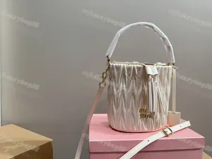 Sac fourre-tout de luxe Miui Sacs de soirée carrés Sac de créateur pour femme Cartable Véritable Wander Matelasse sous les bras Hobo Sac fourre-tout à bandoulière de luxe Sac à main