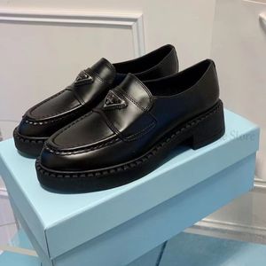 Luxe monolith driehoek logo loafers schoenen designer klassiekers zwart leer dameskleding schoenen dikke bodem gear driehoek P casual platform loafers C1020-6