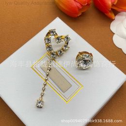 Luxe mui mui earring ontwerper oorbel voor vrouw hart oorrang high-end en elegant socialite paleis diamant ingelegde hartvormige kierte oorbellen en accessoires