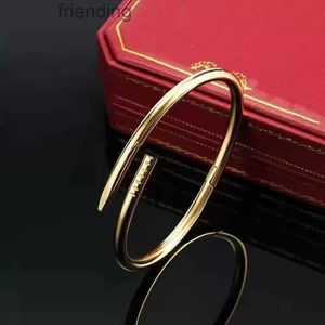 Bracelet de luxe bracelet de créateur de mode pour hommes femmes couple bracele bijoux de la Saint-Valentin cadeau kn3w acide mmwd