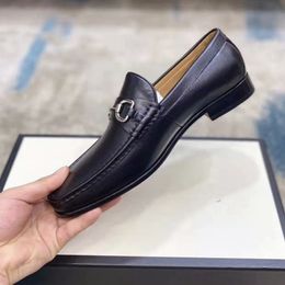 Nom de luxe Chaussures de design Mentes pour hommes Chaussures habillées pour hommes