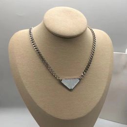 collar de lujo cadena de oro para hombres mujeres pradda collares diseñador Triángulo invertido diseño colgante Symbole collar de diamantes negros cadenas personalizadas joyas de plata