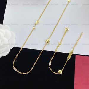 Luxe ketting Liefdesarmband Designer Eenvoudige letterhangers Y-kettingen Gouden kettingen Armbanden Choker-sieraden met doos