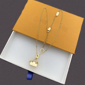 Luxe ketting hanger voor vrouwen modediamanten kettingen sieraden hanger liefde en slotvormontwerp van hoge kwaliteit goud zilver 224P