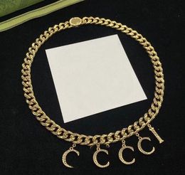 Collares de lujo Hombres Mujeres Diseñador Gargantillas Collar Oro Letra simple Colgante Joyería de moda e54U #