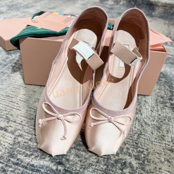 Luxury New Ballet Sandals Satin Bow Ballet Chaussures de danse confortable bouche peu profonde Chaussures célibataires décontractées Chaussures de danse Festival féminin Elastic Mary Jane Chaussures