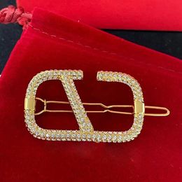 Luxury New Crystal Zircon V Clips Hair Lettres Brand Lettres Femmes Hairpin Barrettes Charme Lady Classic Designer Hair Bijoux Fashion Acce279J