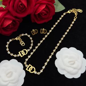Luxe nouveau conçu colliers diamants D Leeter pendentifs en cristal femmes bracelet boucle d'oreille plaqué or 18 carats broche en laiton dames bijoux de fiançailles de mariage DSN7 -003