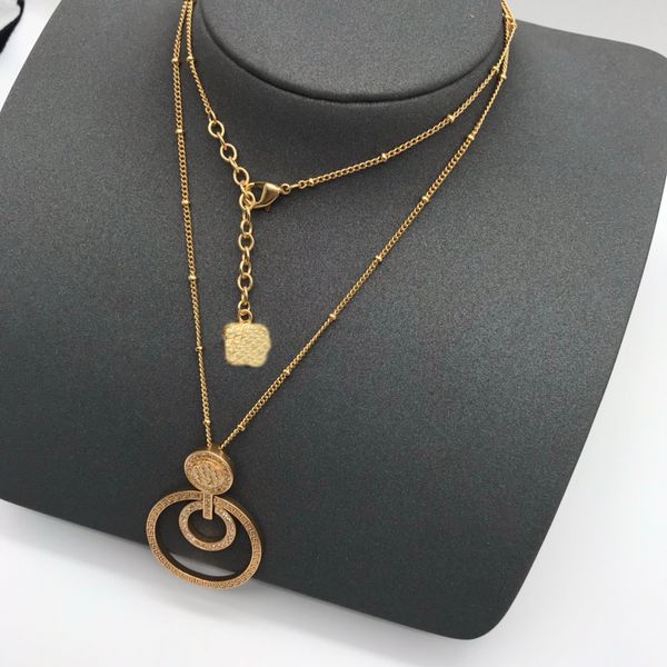 Collares de nuevo diseño de lujo Colgantes de diamantes con patrón de Medusa Collar de mujer Banshee Latón chapado en oro de 18 quilates Joyería de diseñador para mujer