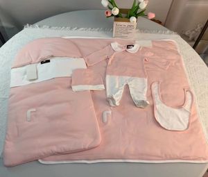 Luxe pasgeboren casual rompertjes pakken baby's slaapkleding jumpsuit katoen zacht warm beddengoed dekens met hoed en slabbetje luier 5 stuks babykleding cadeau A9654