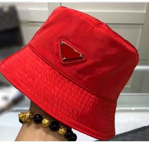 Luxe nylon emmer hoed voor mannen en vrouwen hoogwaardige designer casquette dames heren heren lente zomer kleurrijke rode lederen metalen zon hoeden nieuwe visserskappen geschenken