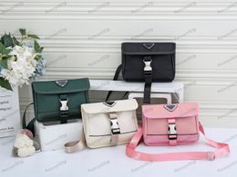 Messenger Bag Luxe nylon stoffen tas Universele retro portemonnee voor dames Populaire vierkante rugzakken Designertassen met drukknopontwerp