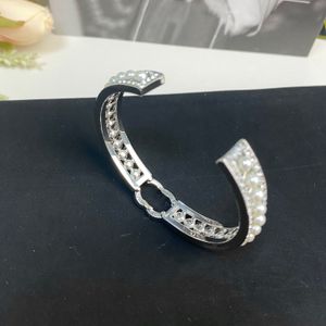 Luxe Open Bangle Designer Bracelet C-Letter Dubbele rij Diamant Pearl Open Bracelet Luxe geschenk Vriendelijke vriend Exquise Premium sieradenaccessoires