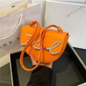 Luxury Orange Karl Lagerfield Saddle Sac Fashion Sac à emporter Mignon All-Match Coréen Crossbody Body Bag New Style Women Messenger Purse