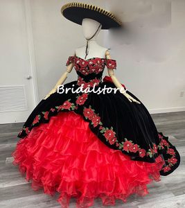 Luxe Organza Ruches Mexicaanse Quinceanera Jurken Zwart Met Rode Gothic Borduurwerk Bloemen Zoete 15 Baljurk Vestidos XV Años Vestido de 15 Anos 2022 Robe de Bal