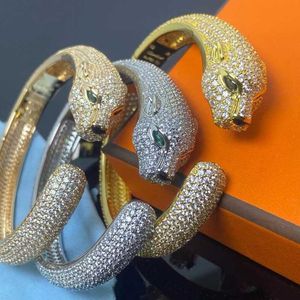 Luxe originele ontwerper 1to1 armbanden V-Gold nieuwe luipaardhoofd Volledige diamanten armband modieuze hoge versie precisie spot sky star met logo